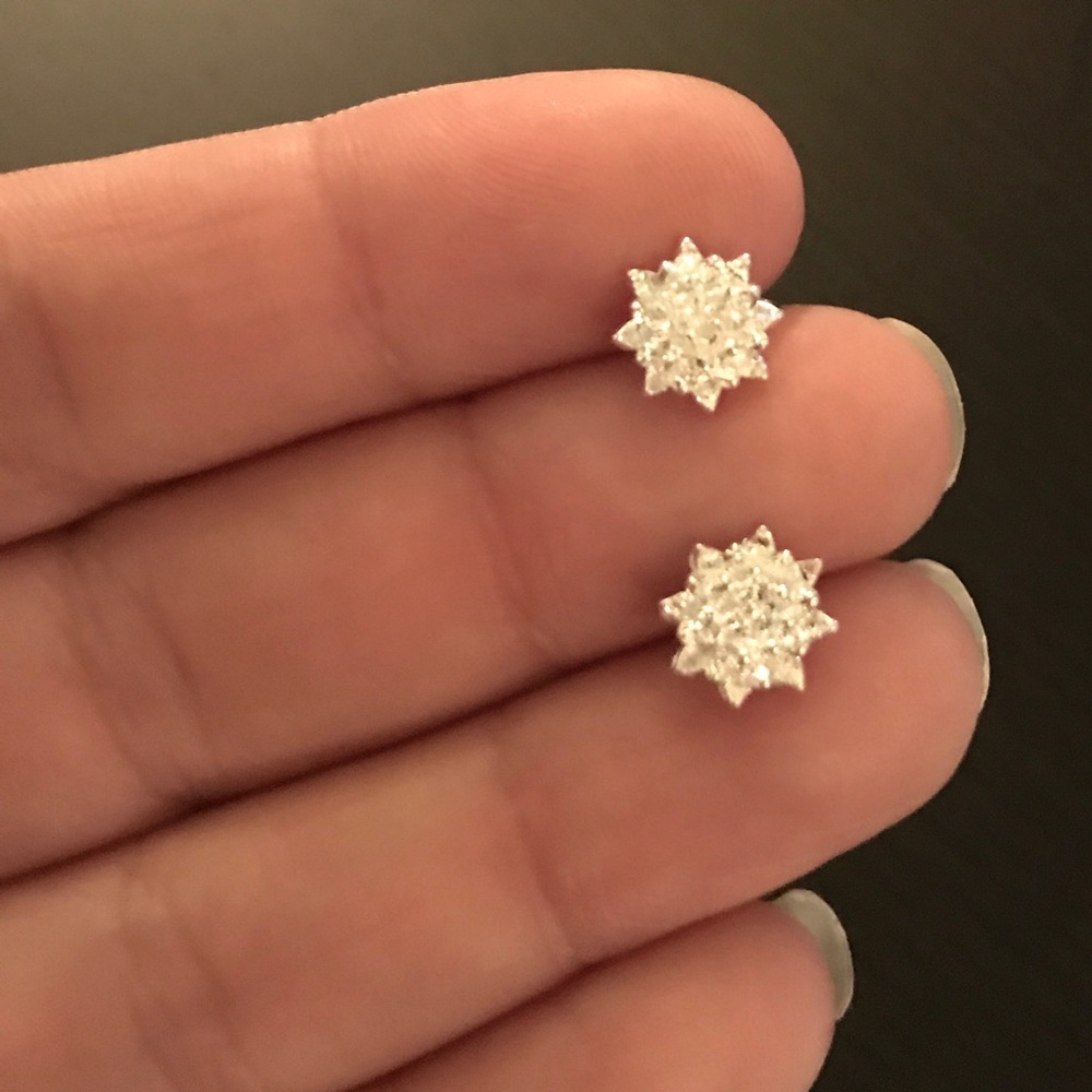 NEW!💙💎LOTUS! SO ADORABLE!💎💙SILVER PLATED STUDS - Picture 7 of 13